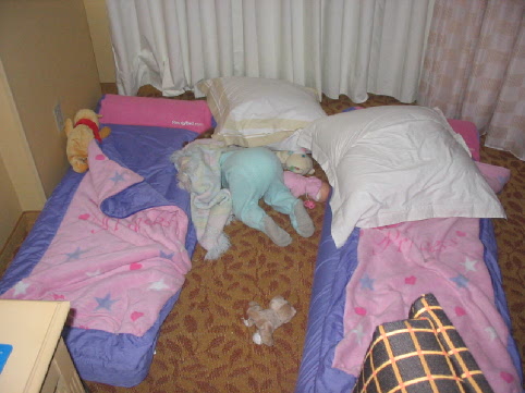 2006_03_23 Cate sleeping bag snafu.jpg